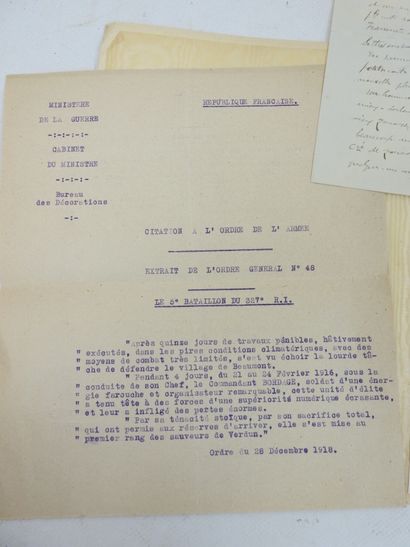 PHOTOS-DOCUMENTS. Portrait du commandant...