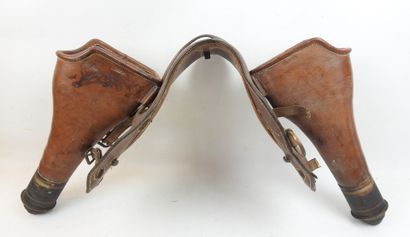 FRANCE. Paire de fontes à pistolet d'officier...