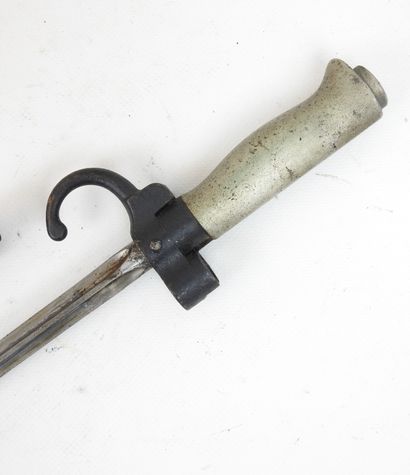FRANCE. Baïonnette Lebel à poignée maillechort,...