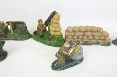 JOUETS. JRD, suite de 8 figurines en composition...