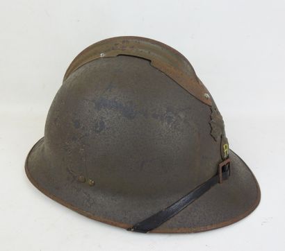 
FRANCE. Casque Adrian modèle 1926 en acier...