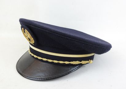 MISCELLANEOUS. Officer's cap in black cloth...