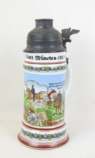 ALLEMAGNE. Chope de réserviste en porcelaine...