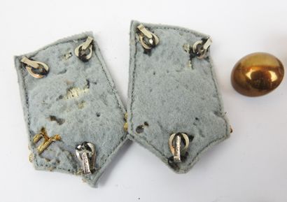 FRANCE. Pair of skirmisher officer's collar...