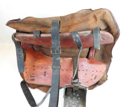 FRANCE. Selle de Spahi à arçon en bois du...