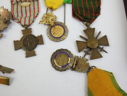 FRANCE. Croix de guerre 1914-17 et médaille...