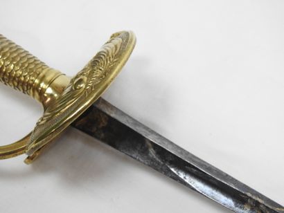 FRANCE. Epée d'officier à fusée en laiton...