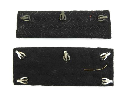 FRANCE. 2 barrettes de rubans l'une d'un...