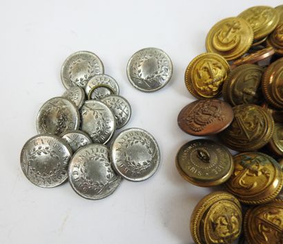 FRANCE. Lot de boutons essentiellement d'officier...