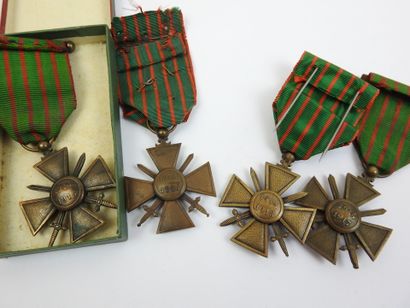 FRANCE. Suite des 4 types de croix de guerre...