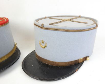 FRANCE. Suite de 2 képis, adjudant-chef des...