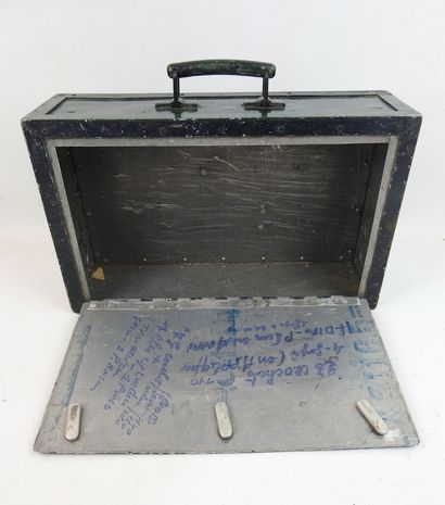 FRANCE-URSS. Caissette à outils en tôle d'aluminium...