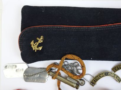 
FRANCE. Ensemble d'insignes et de coiffures...