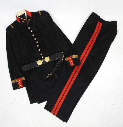 FRANCE. Tenue modèle 1931 de capitaine d'artillerie...
