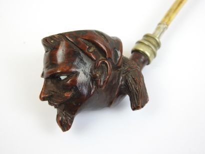 FRANCE. PIPE en bois représentant une tête...