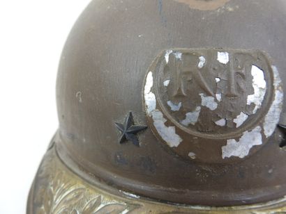 FRANCE. Casque Adrian modèle 1915 de l'armée...