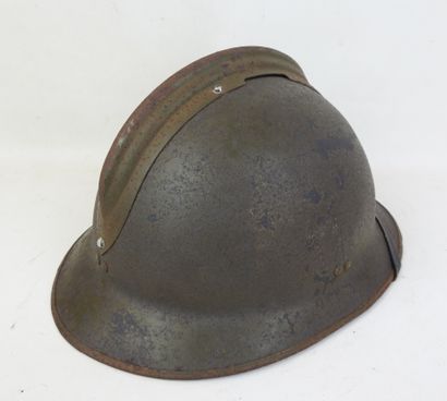 
FRANCE. Casque Adrian modèle 1926 en acier...