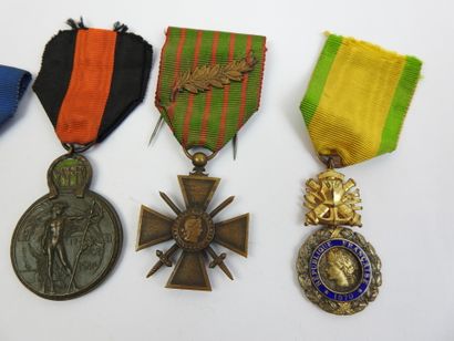 FRANCE. Ensemble de 4 décorations 14-18,...