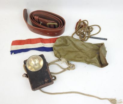 FRANCE. Divers équipements, lampe de poche,...