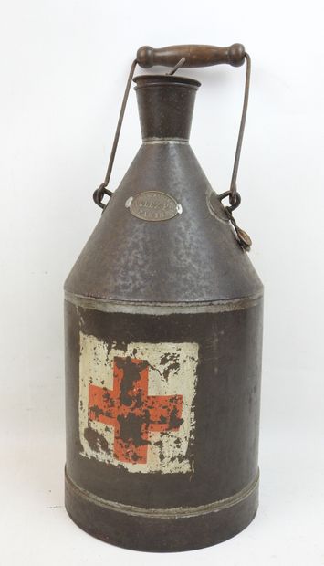 FRANCE. Récipient en fer étamé orné de la...