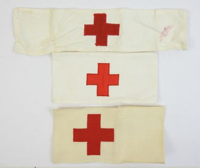 FRANCE. Lot de 3 brassards de la croix rouge,...