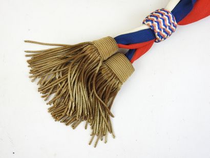 EQUPEMENTS. Echarpe d'élu tricolore à glands...