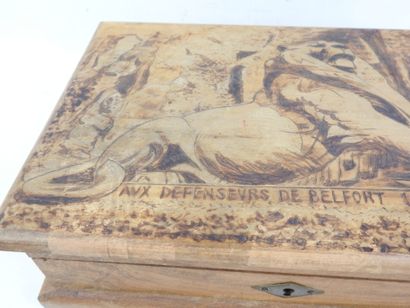 FRANCE. Boite à bijoux en bois, couvercle...