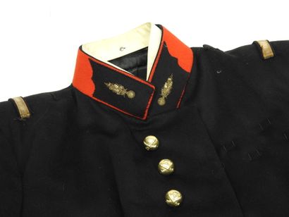 FRANCE. Tenue modèle 1931 de capitaine d'artillerie...