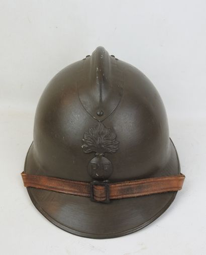 FRANCE. Casque Adrian modèle 1926 d'infanterie...