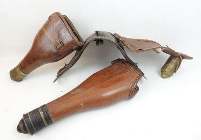 
FRANCE. Paire dépareillée de fontes à pistolet...