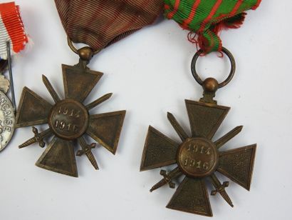 FRANCE. Lot de 4 médailles, croix de guerre...