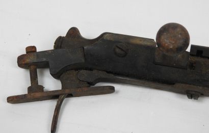 
DIVERS. Epave de fusil Lee-Enfield et de...