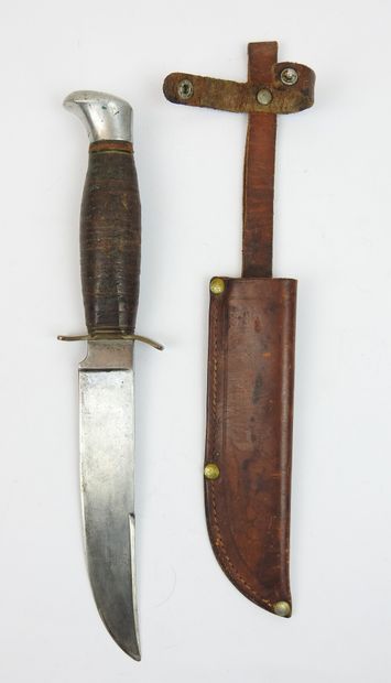 FRANCE. Couteau non réglementaire pour les...