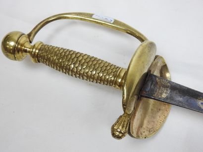 FRANCE. Epée d'officier à fusée en laiton...