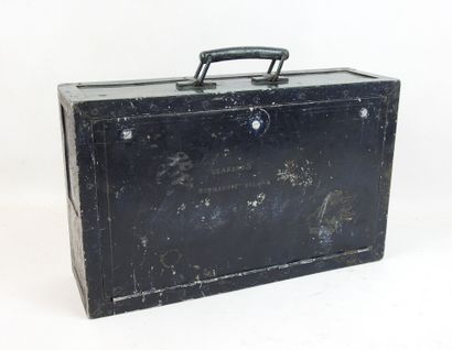 FRANCE-URSS. Caissette à outils en tôle d'aluminium...