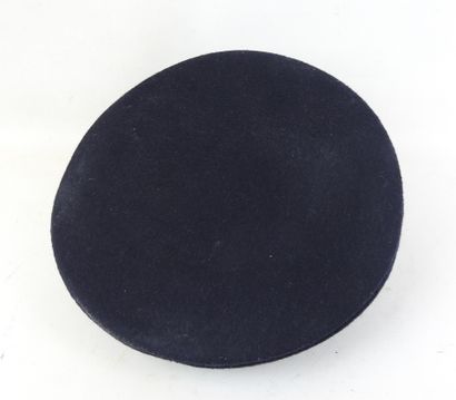 MISCELLANEOUS. Officer's cap in black cloth...