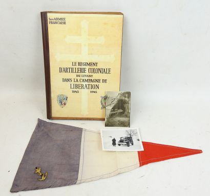 
FRANCE . Fanion de véhicule tricolore ayant...