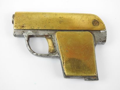 FRANCE. Briquet en forme de pistolet automatique,...