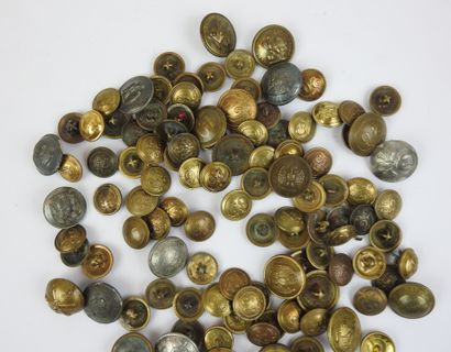FRANCE. Lot de 106 boutons environ d'époque...