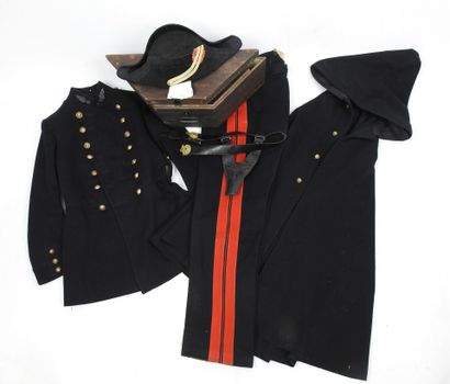 FRANCE. Tenue d'élève de l'école polytechnique...