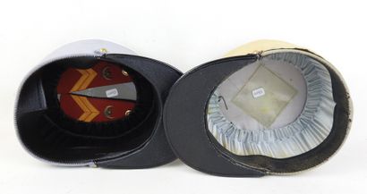 FRANCE. Suite de 2 képis, méhariste des compagnies...