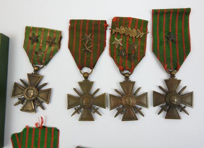 FRANCE. Suite de croix de guerre attribuées...