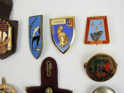 
FRANCE. Lot de 14 insignes régimentaires...