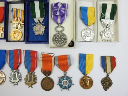 FRANCE. Lot de médailles diverses, mérite...
