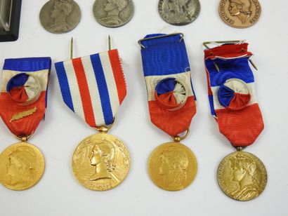 FRANCE. Lot de 10 médailles d'honneur, ministère...