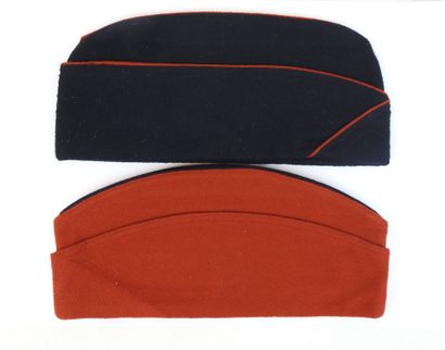 FRANCE. Bonnets de police, modèle 1946 de...