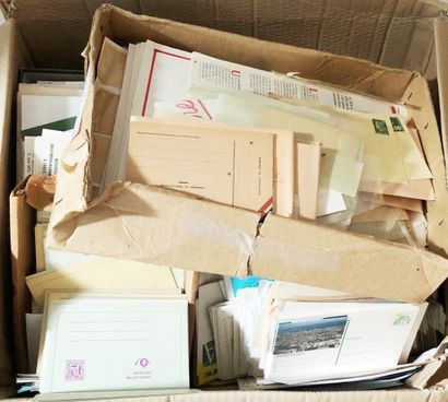 1 très grand carton rempli de plus de 3000...