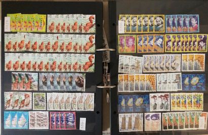 1 grand carton avec 6 albums d'un stock d'oblitérés...