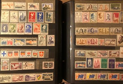1 carton avec 3 gros albums anciens (42 pages,...