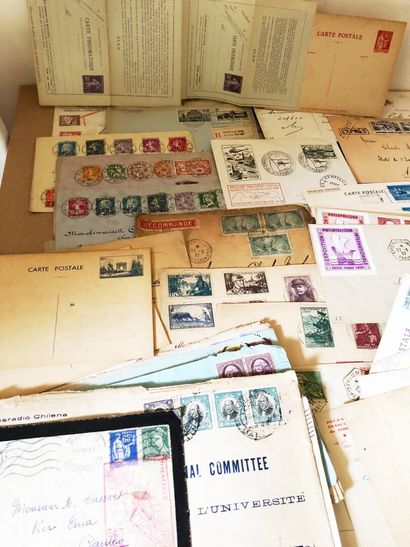 1 boite a chaussure avec plus de 225 lettres...